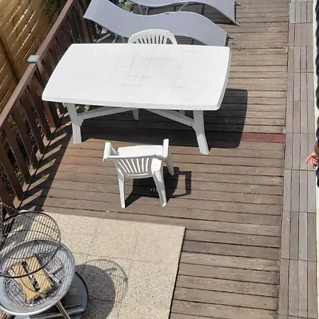 Appartement-1- Prive, Terrasse, Parking Et Jardin Holiday home